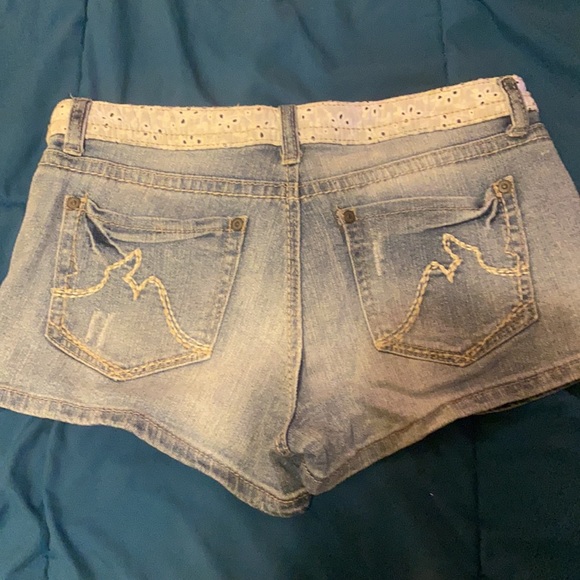 Adorable size 9 No Boundaries shorts - Picture 4 of 4